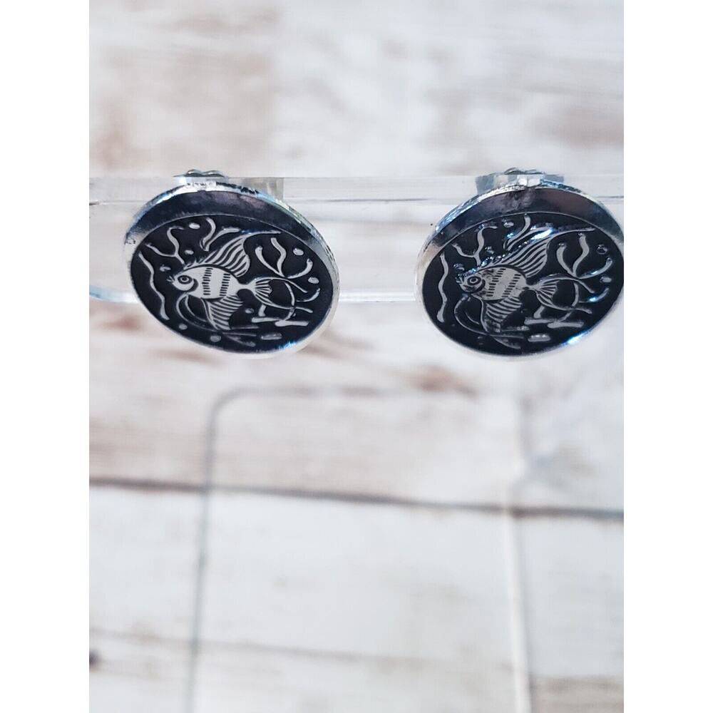 Vintage Clip On Earrings 1" Silver Tone & Black Oval Fish Design - Picture 3 of 5